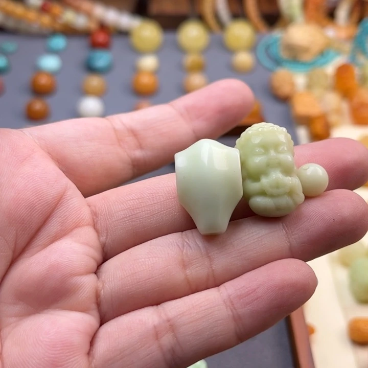 未镶嵌石英质玉（缅黄）珠宝半成品