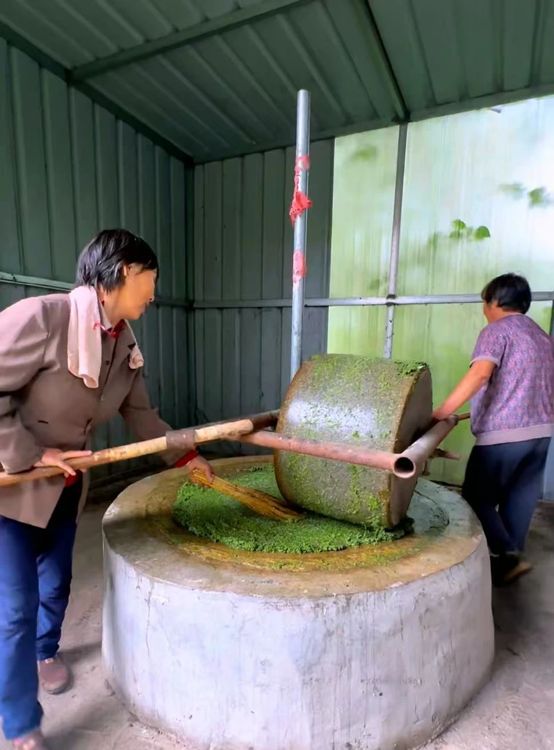 龙汪崖村石碾磨制山韭花酱无添加