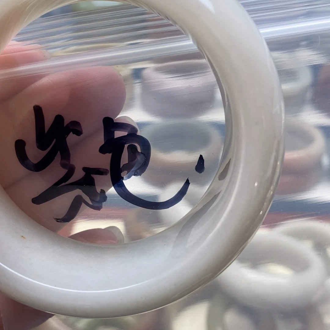 石英质玉手镯未镶嵌紫*?