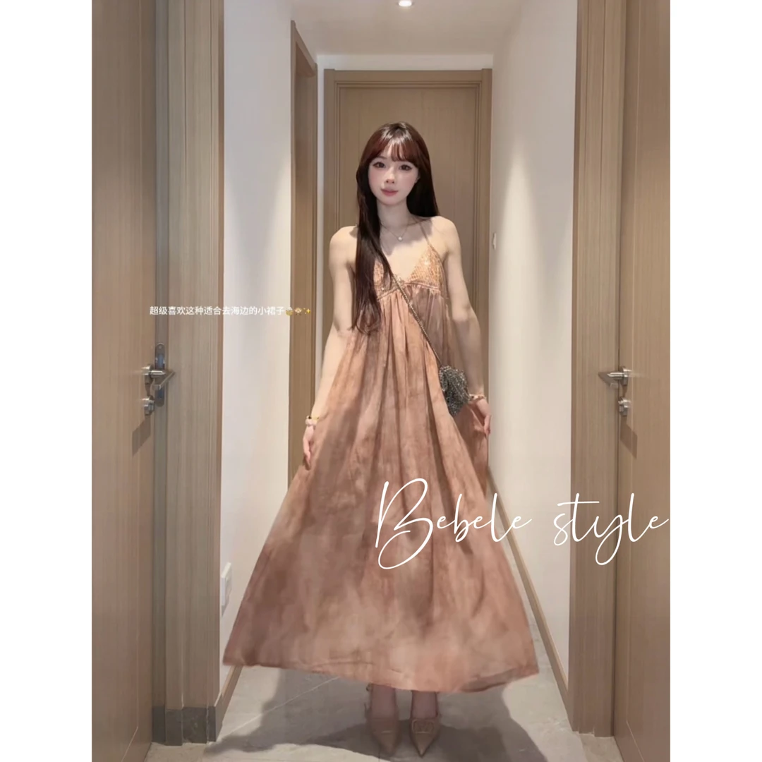 Bebele【油画】法式温柔气质亮片V领挂脖夏季露背遮肉海边度假裙