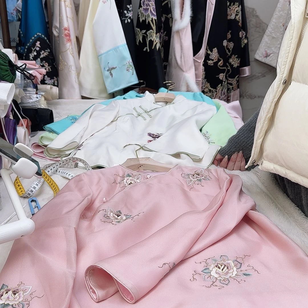 刺绣惠苏州真丝衣服