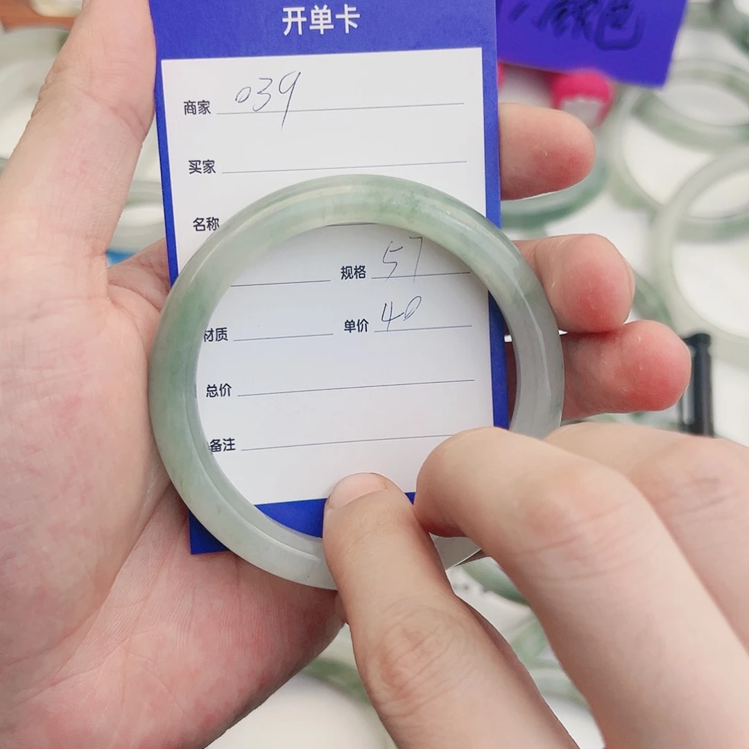 石英质玉手镯未镶嵌