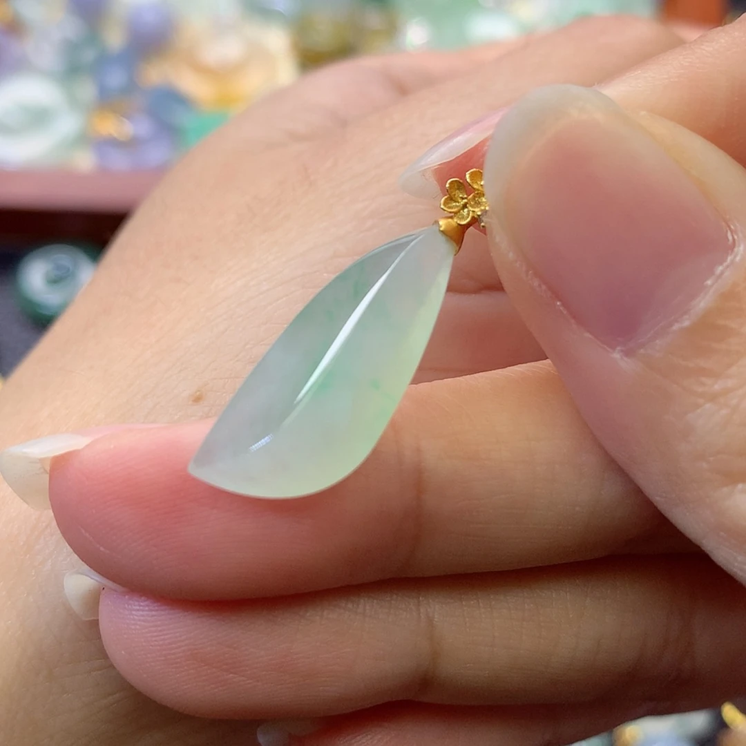 【闪购商品】吊坠(赠链)18K金镶嵌翡翠