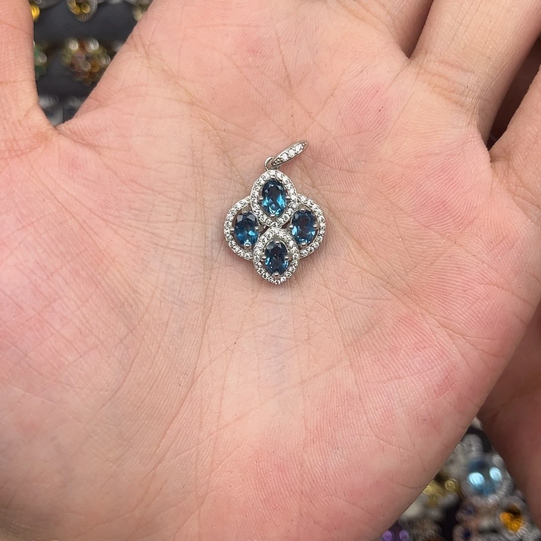 银S925镶嵌颈饰托帕石