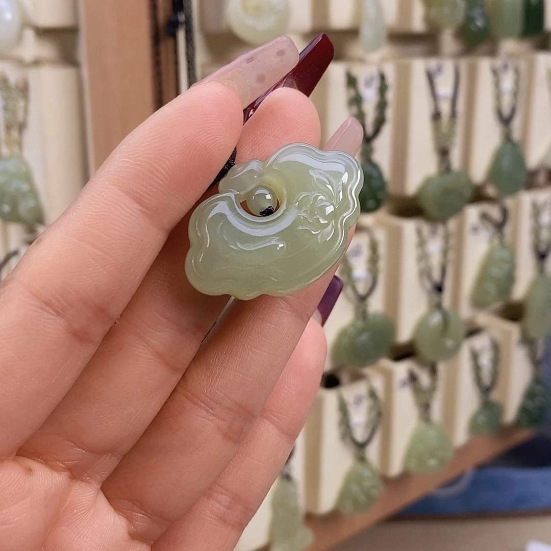 绿****和田玉未镶嵌颈饰