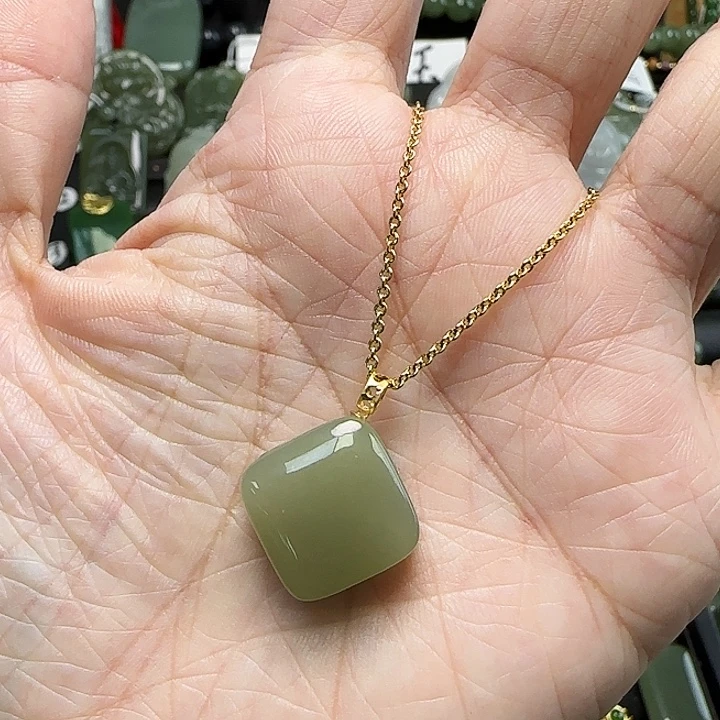 风***泠和田玉18K金镶嵌颈饰