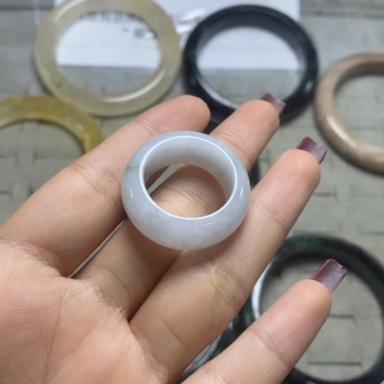 定制翡翠未镶嵌戒圈