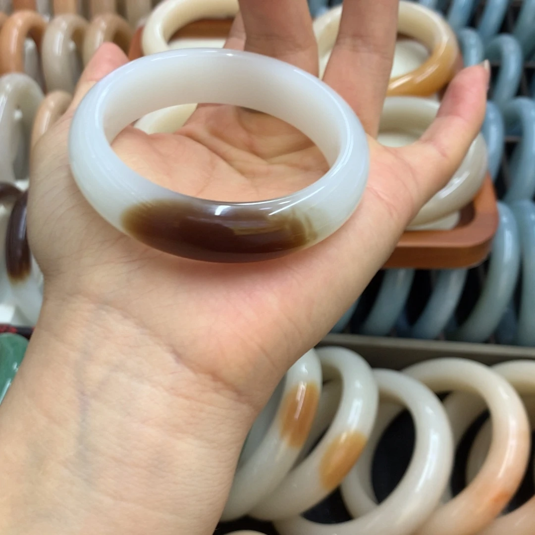 L***猫石英质玉未镶嵌手镯