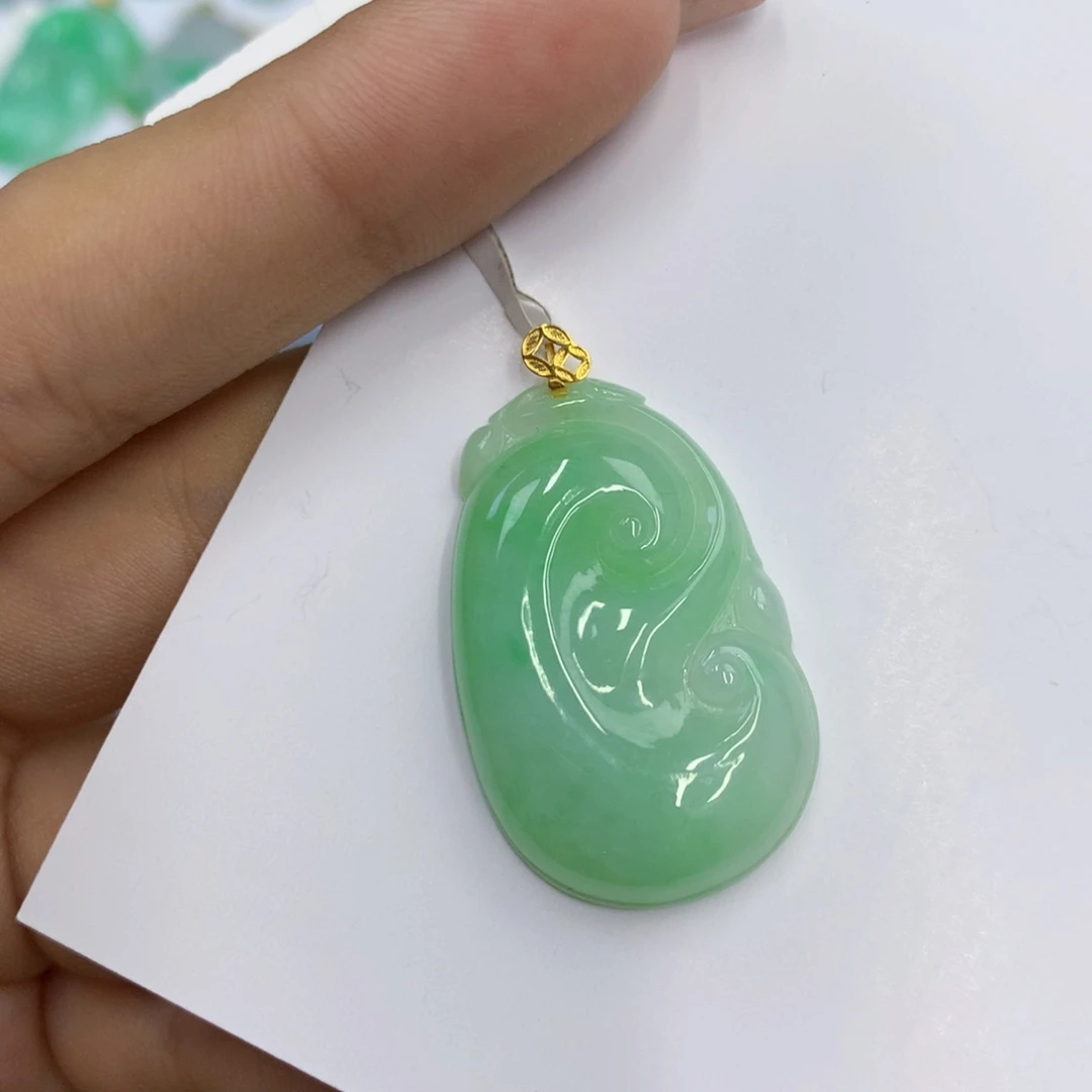 翡翠18K金镶嵌颈饰翡翠