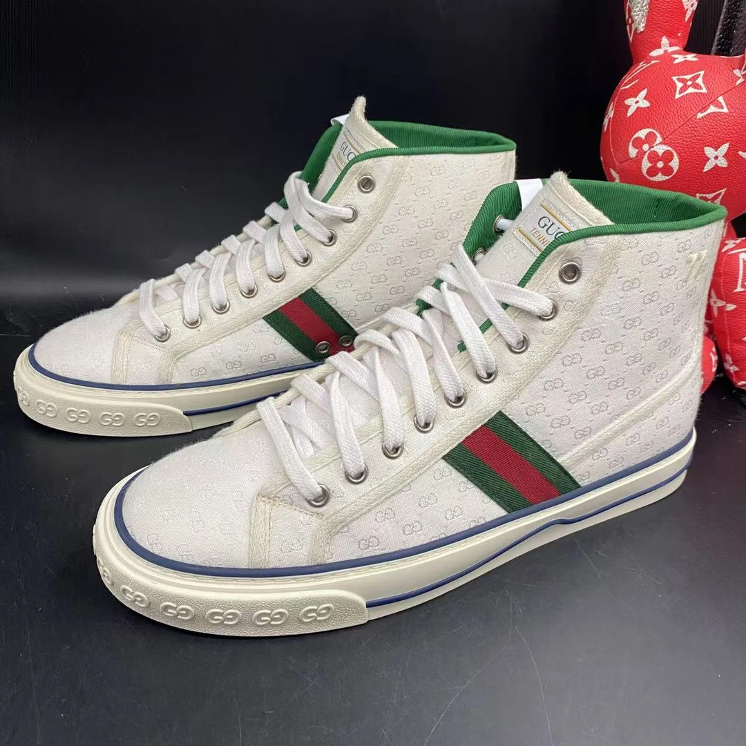 95新 GUCCI/古驰 白色暗纹老花时尚高帮板鞋42欧码LB478