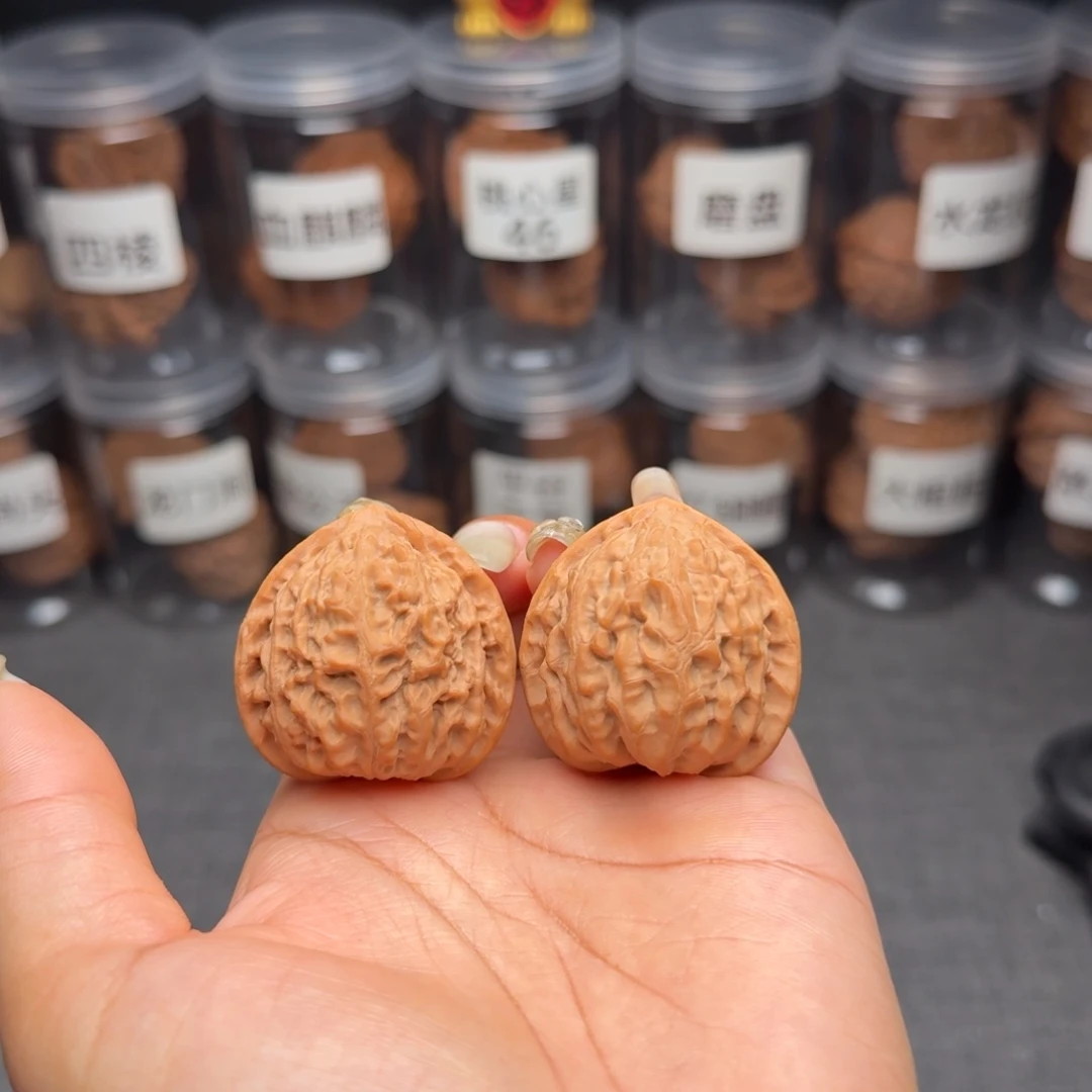 文玩核桃把件金牛