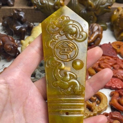 未镶嵌蛇纹石玉颈饰02