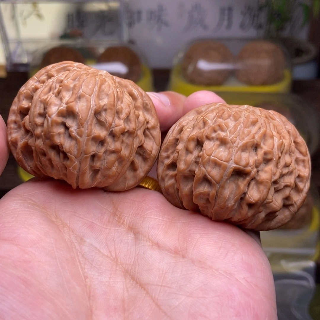 文玩核桃吊坠全品45尺磨盘红皮山地展台孤品对