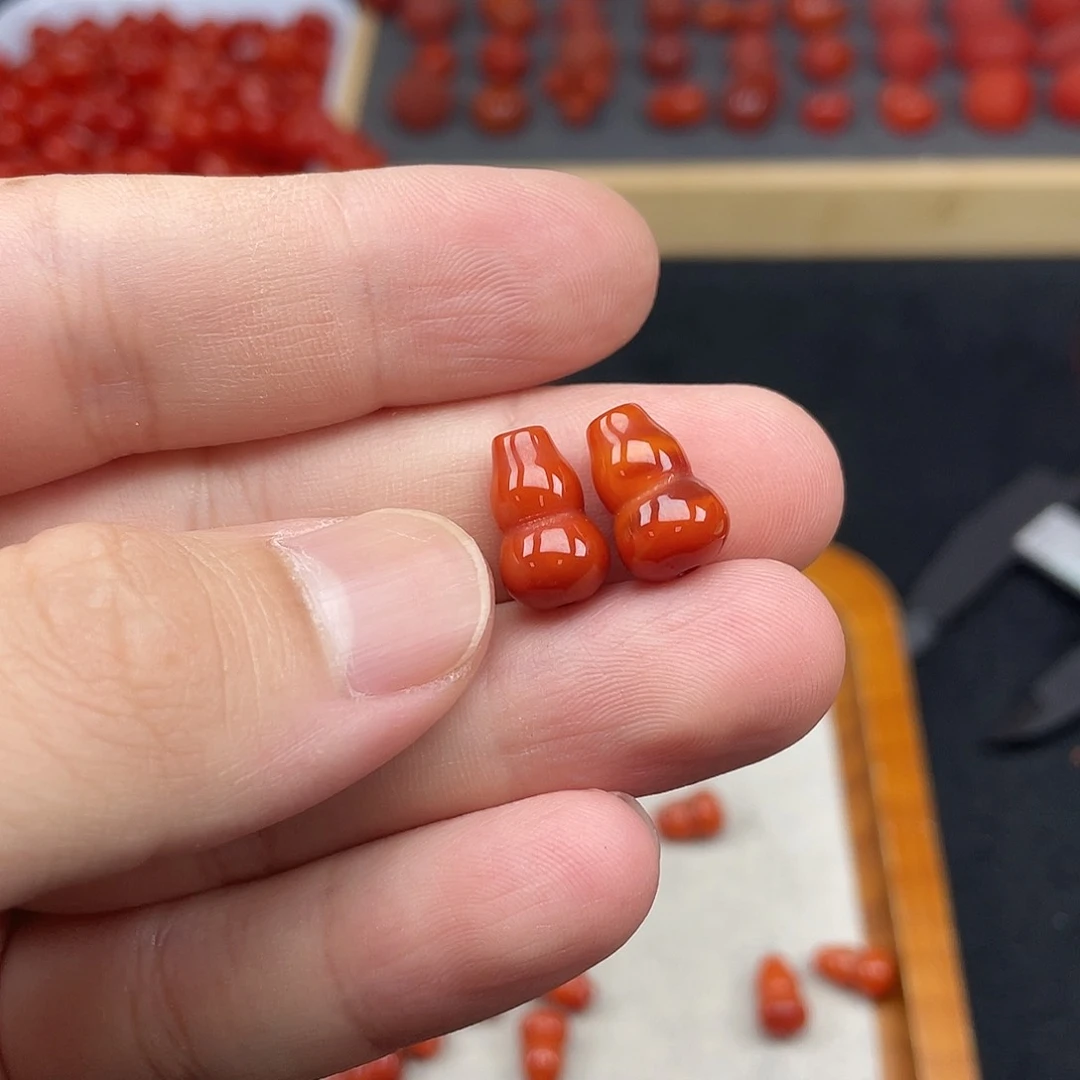 未镶嵌13号瓦西火焰红卡8*13葫芦两颗南红玛瑙