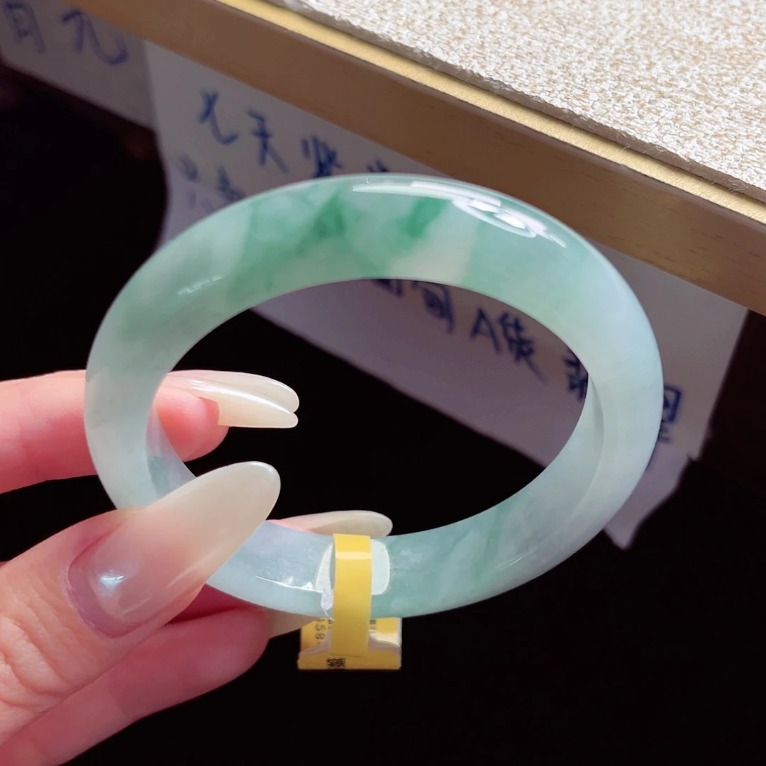 翡翠未镶嵌手镯手镯