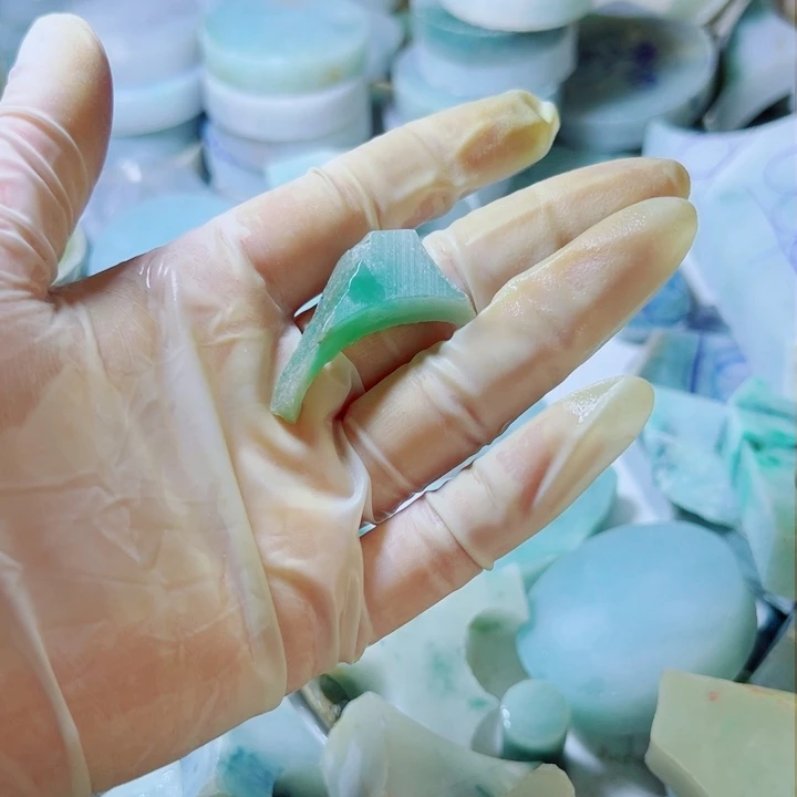 颈饰未镶嵌翡翠九*成