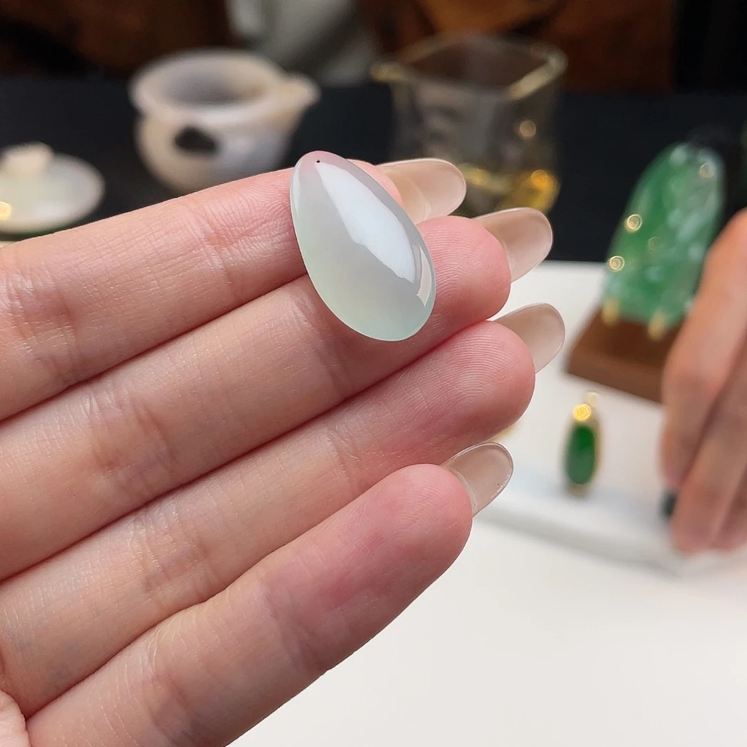 翡翠未镶嵌颈饰润