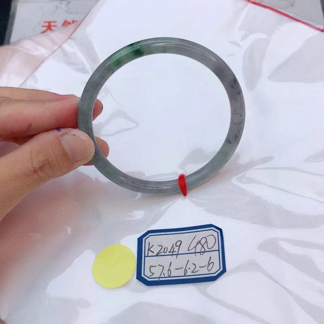 翡翠手镯未镶嵌翡翠