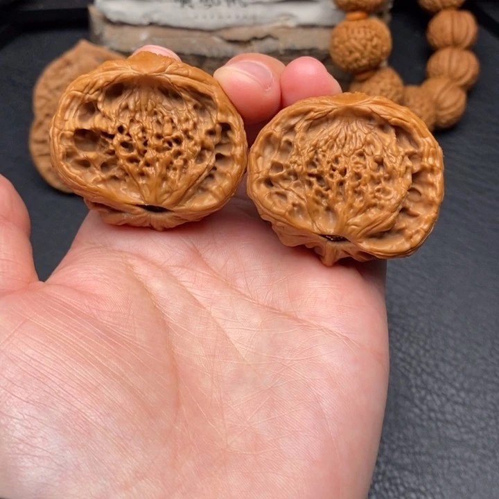 桃核把件尺寸42虎头蛇