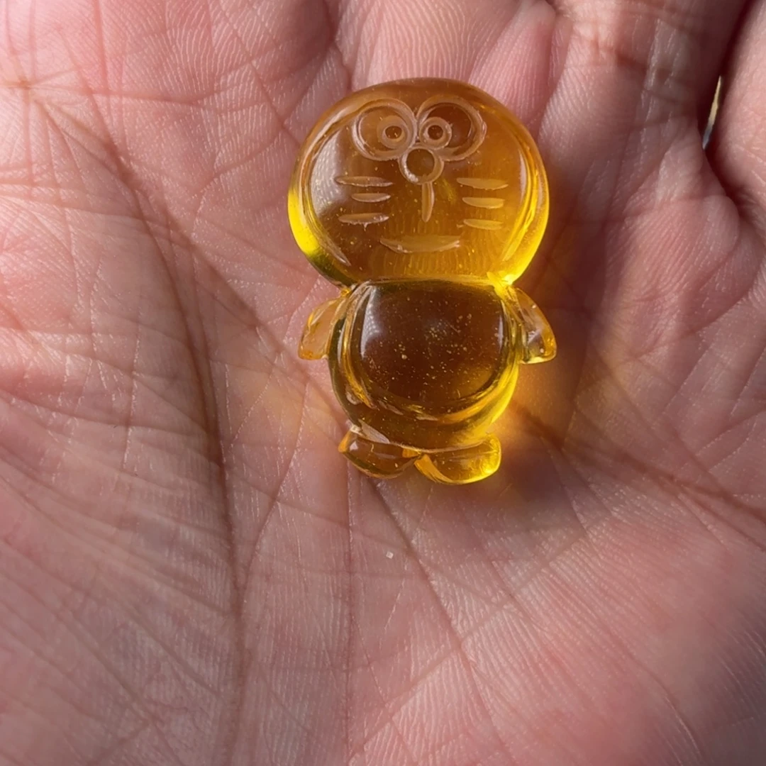 裸石琥珀未镶嵌叮当猫