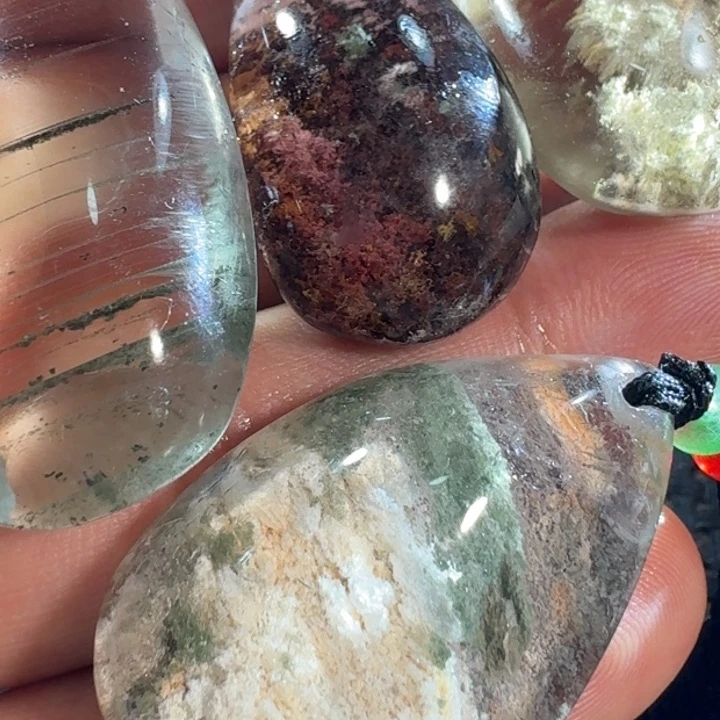 未镶嵌颈饰水晶V****莋