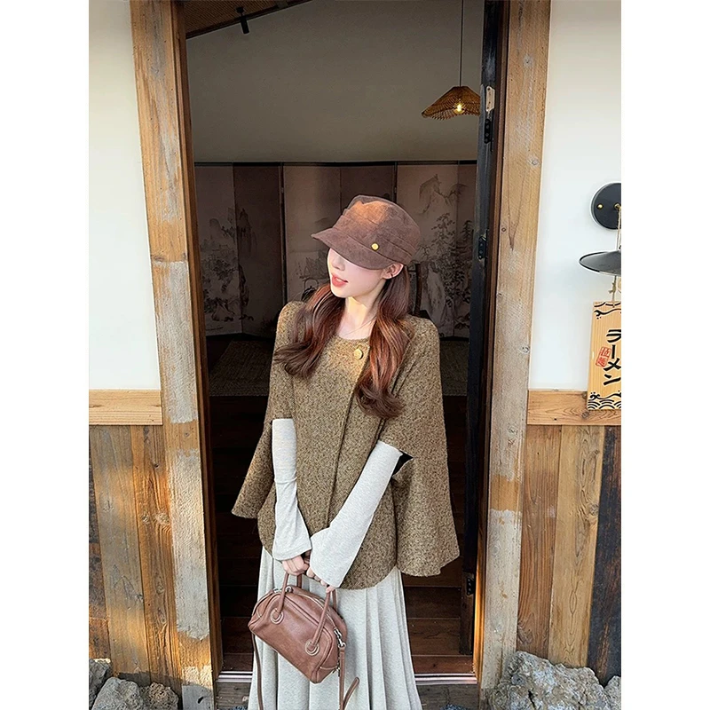 Moses Queen/魔西女王2025秋季新款小香风斗篷披肩外套长裙两件套