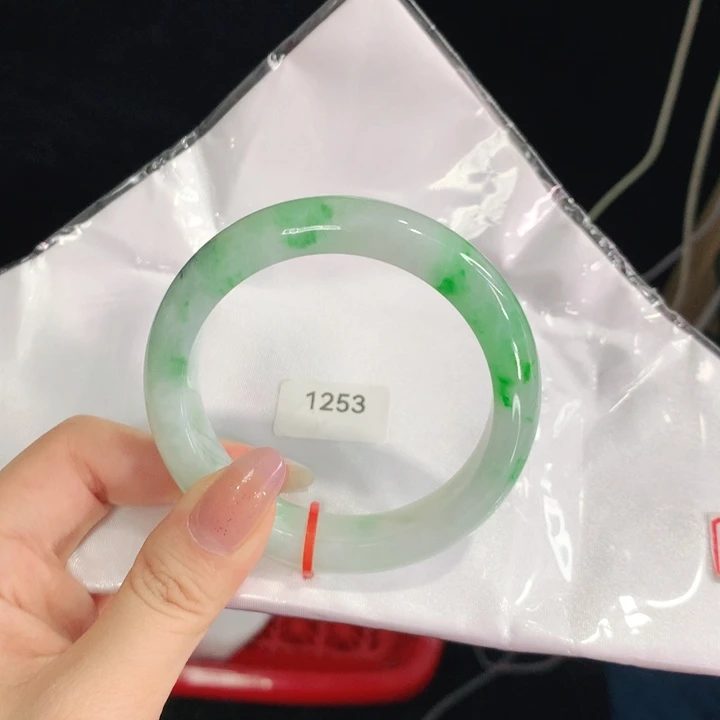 翡翠手镯未镶嵌天然翡翠手镯04