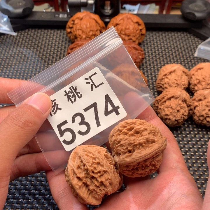 文玩核桃吊坠窝峰顶