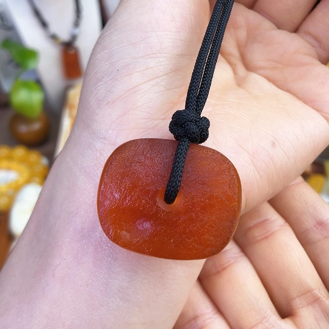 未镶嵌琥珀珠宝奇石