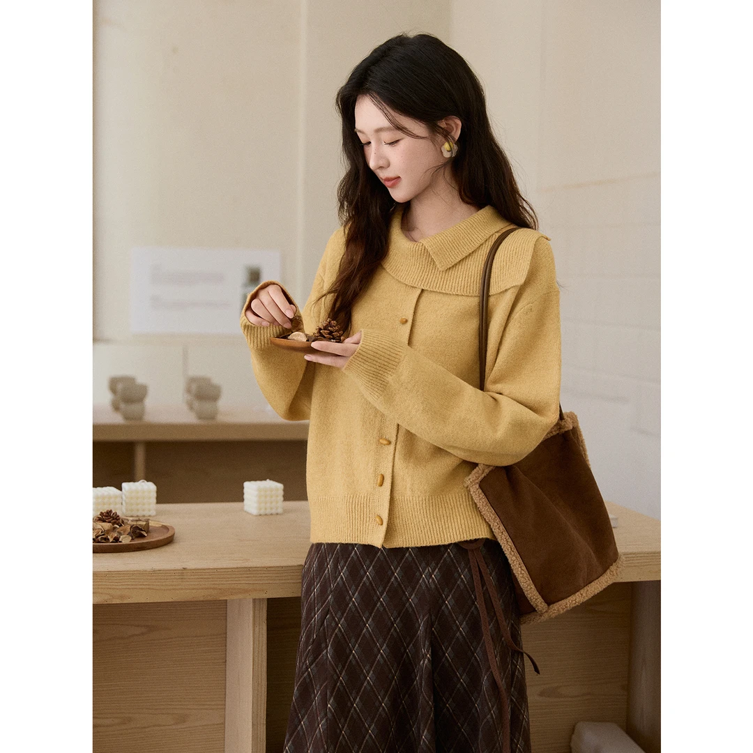 谜秀新品不对称翻领复古黄毛衣2025秋冬宽松落肩短款针织衫百搭
