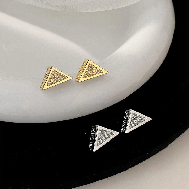 铜合金锆石耳饰 新款时尚高级感设计立体三角形锆石耳环精致简约