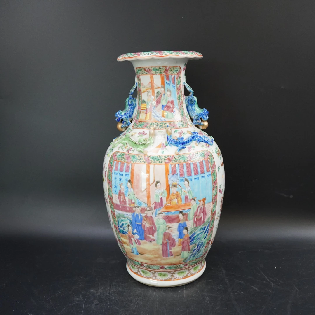 Lot.25110117清道光广彩开窗人物故事花口赏瓶 高：约41.5cm