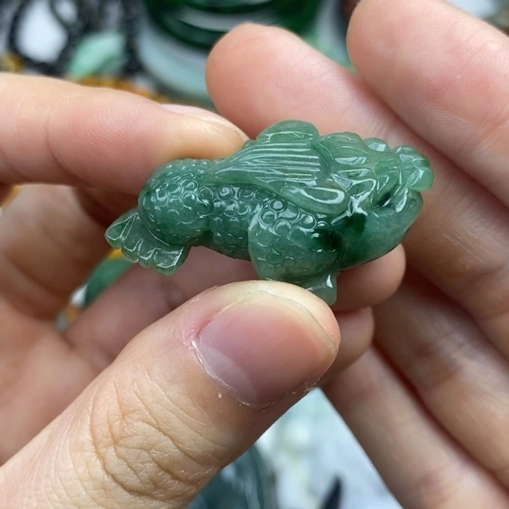 颈饰未镶嵌翡翠吊坠