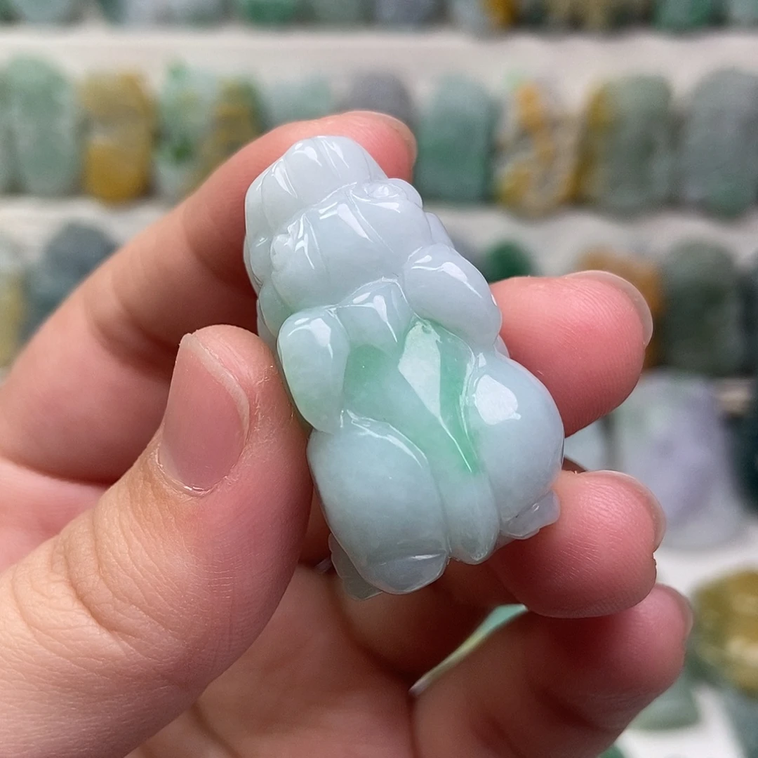 翡翠未镶嵌吊坠(赠链)