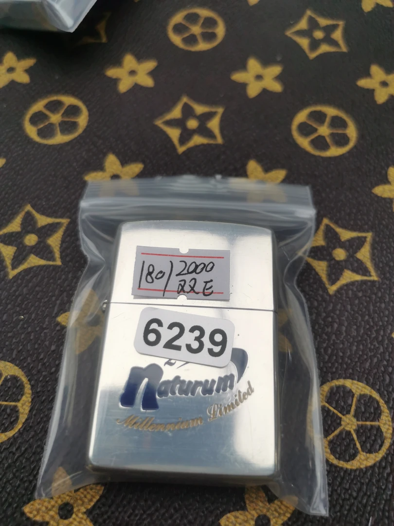 Zippo打火机回血2000双E镀银带题材-6239