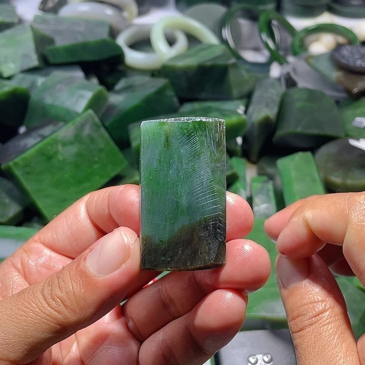 和田玉未镶嵌手镯