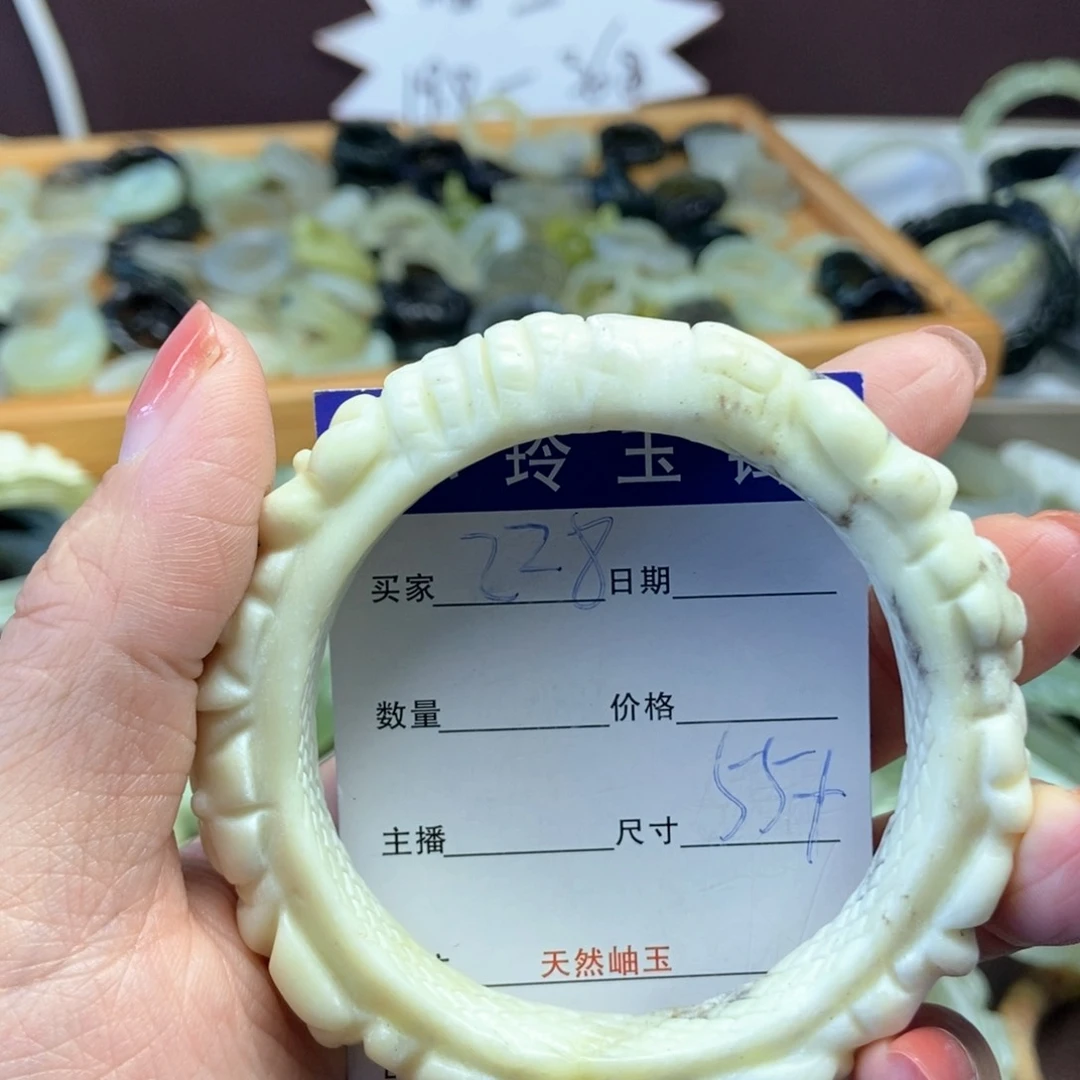 蛇纹石玉未镶嵌手镯