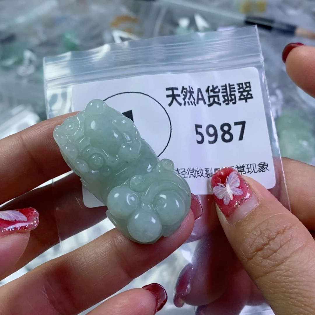 翡翠颈饰未镶嵌吊坠