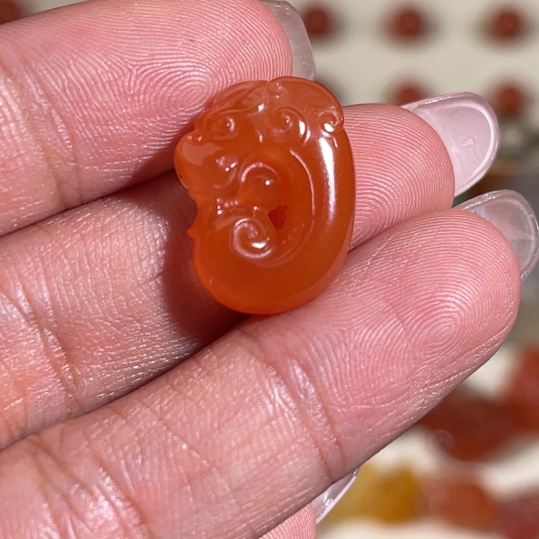 南红玛瑙未镶嵌玉猪龙
