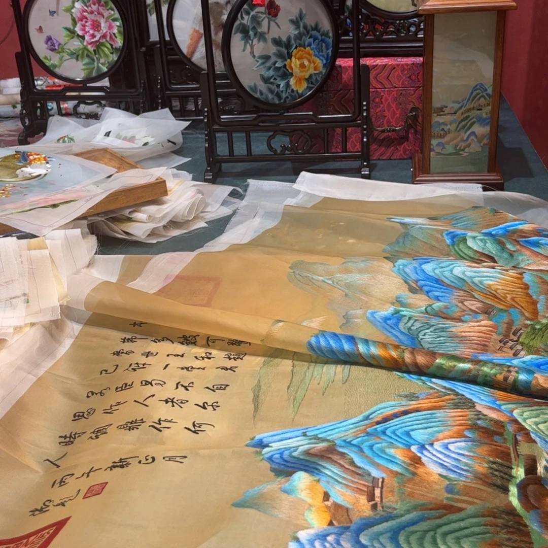 芊***万织绣纯手工。纯手工？纯手工