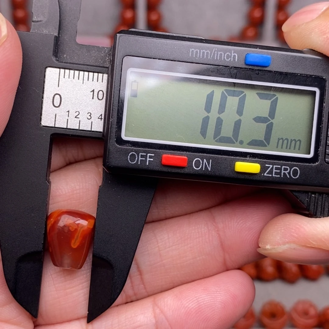 南红玛瑙配饰未镶嵌一**水有瑕疵