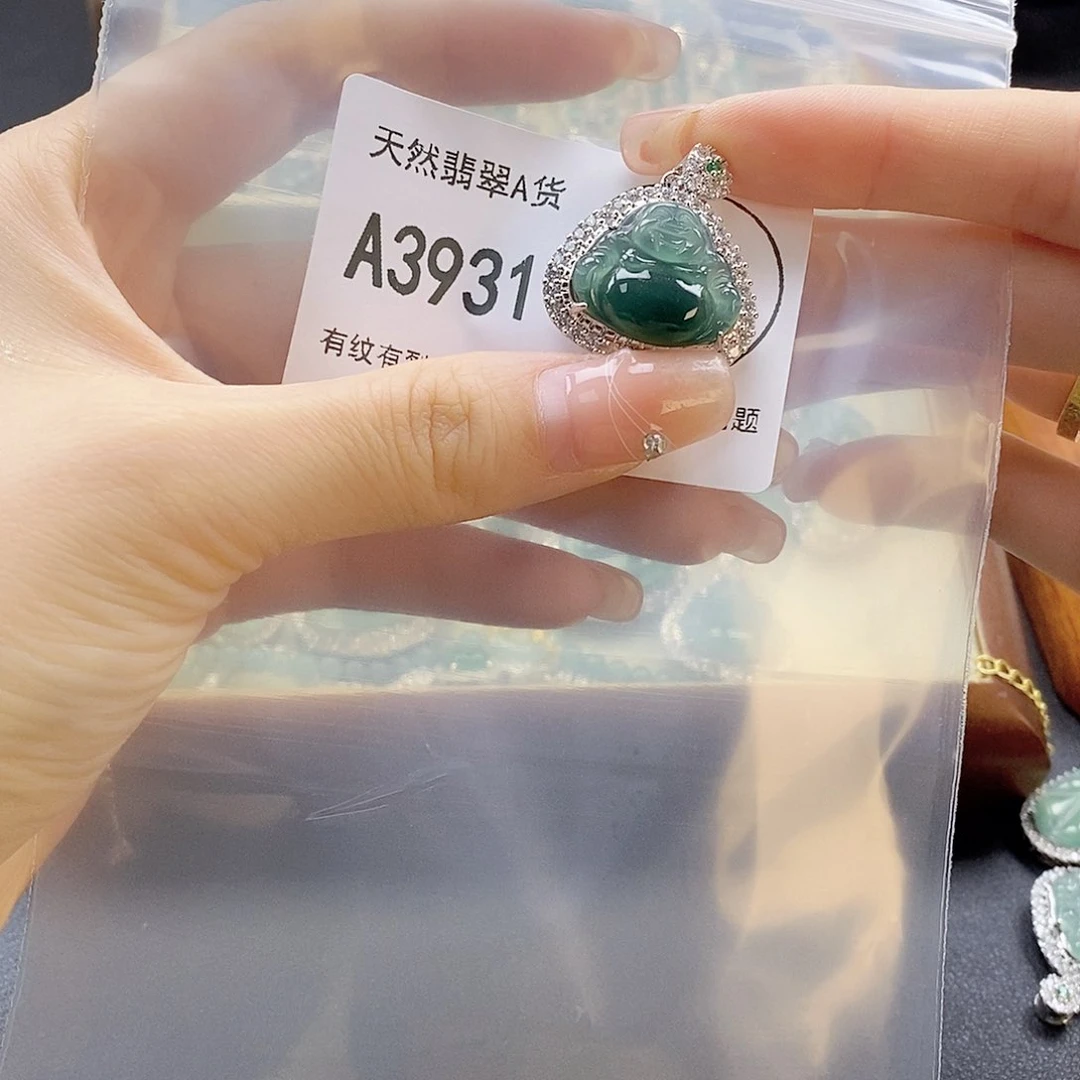 翡翠未镶嵌吊坠(赠链)