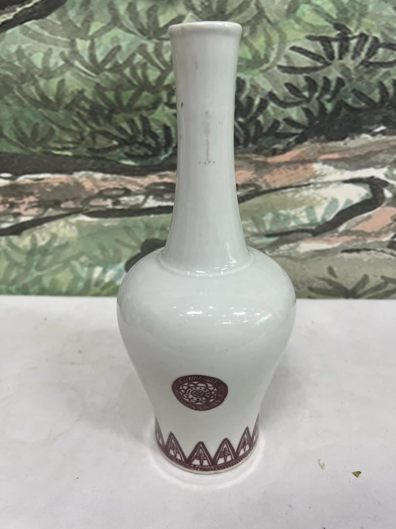B颐和园陶瓷白瓶