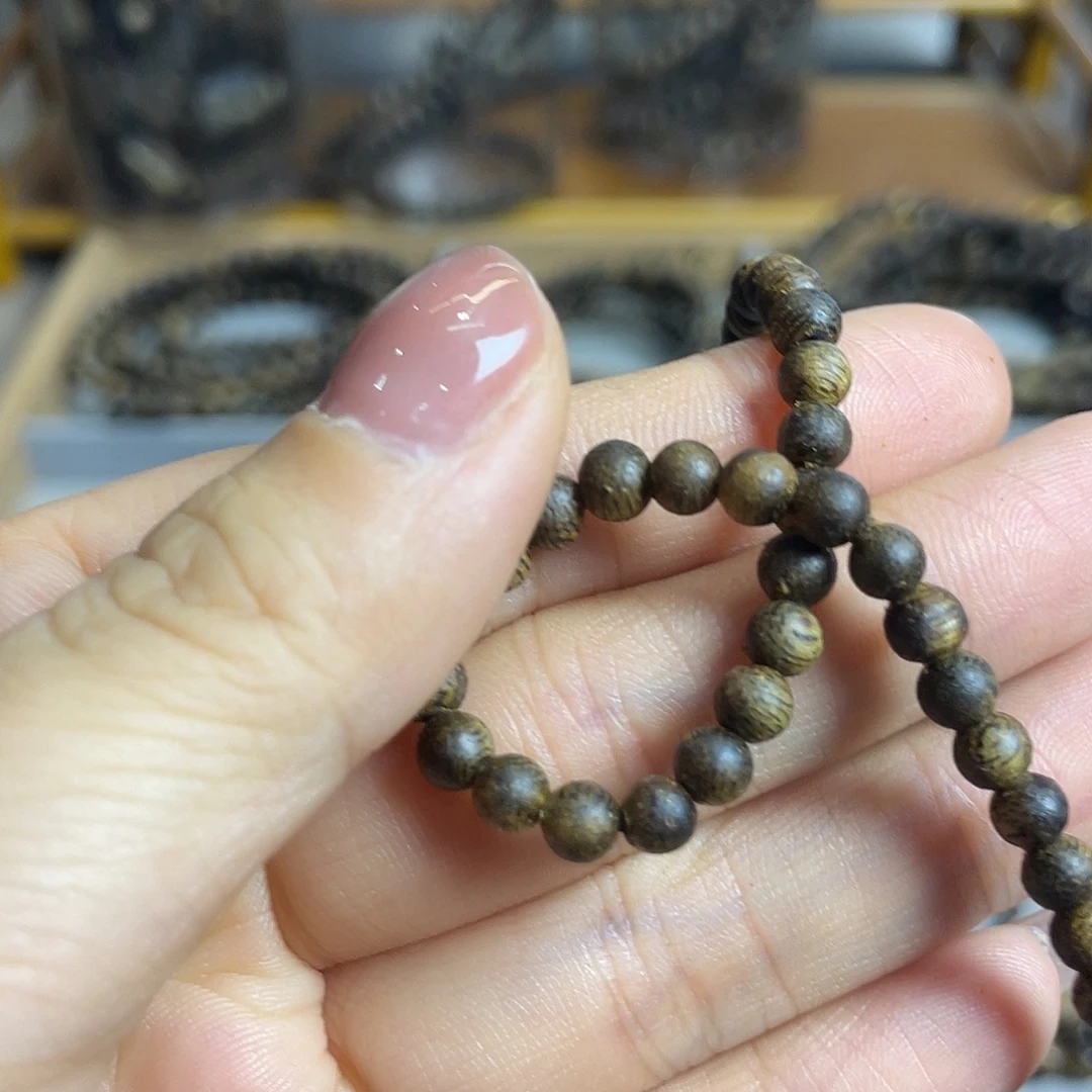 V****沉香沉香碎屑棋楠沉香老料4mm20颗珠子