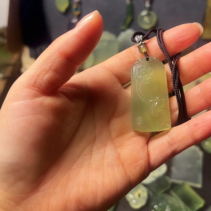 用***7蛇纹石玉合金颈饰