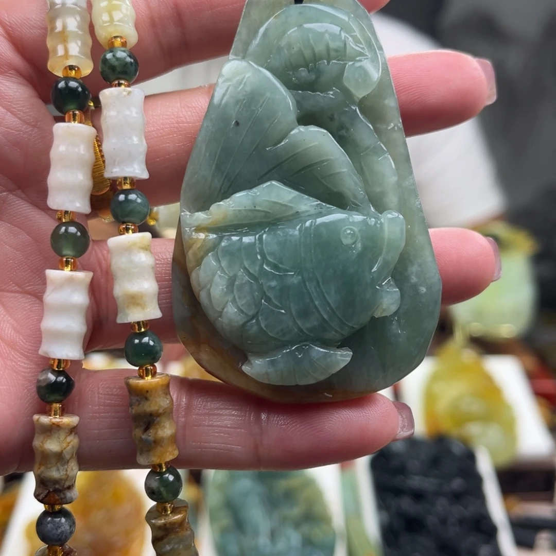 岫玉未镶嵌颈饰挂件