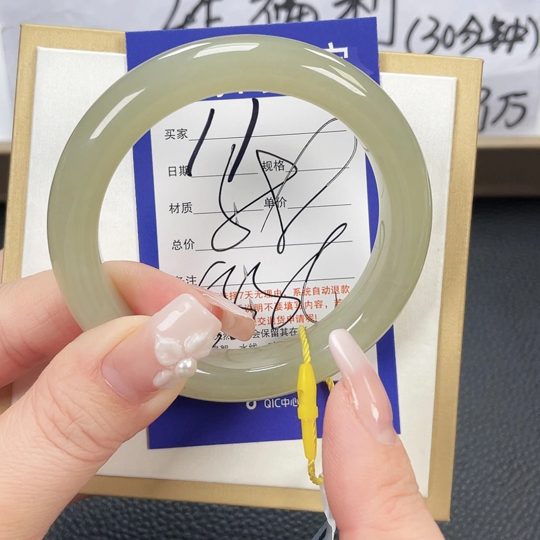 和田玉未镶嵌手镯