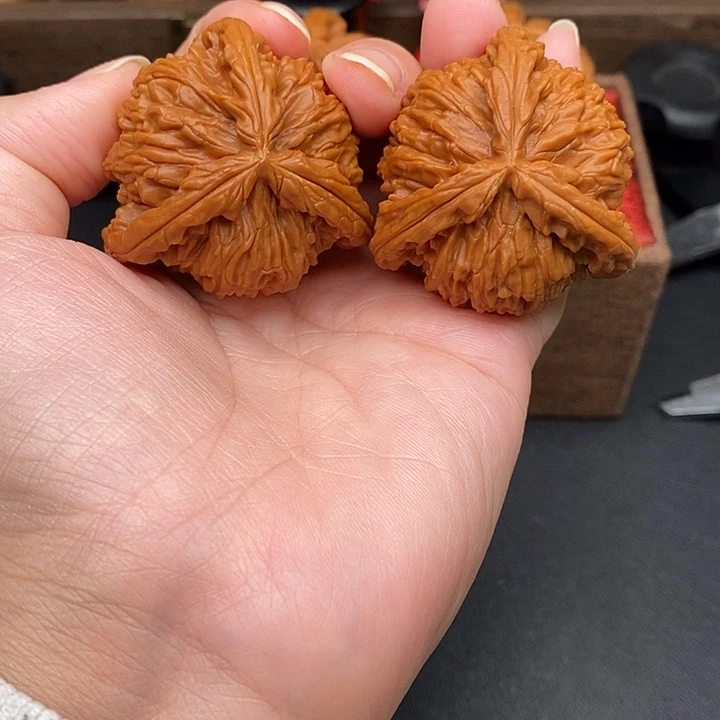 请***8把件文玩核桃白奔