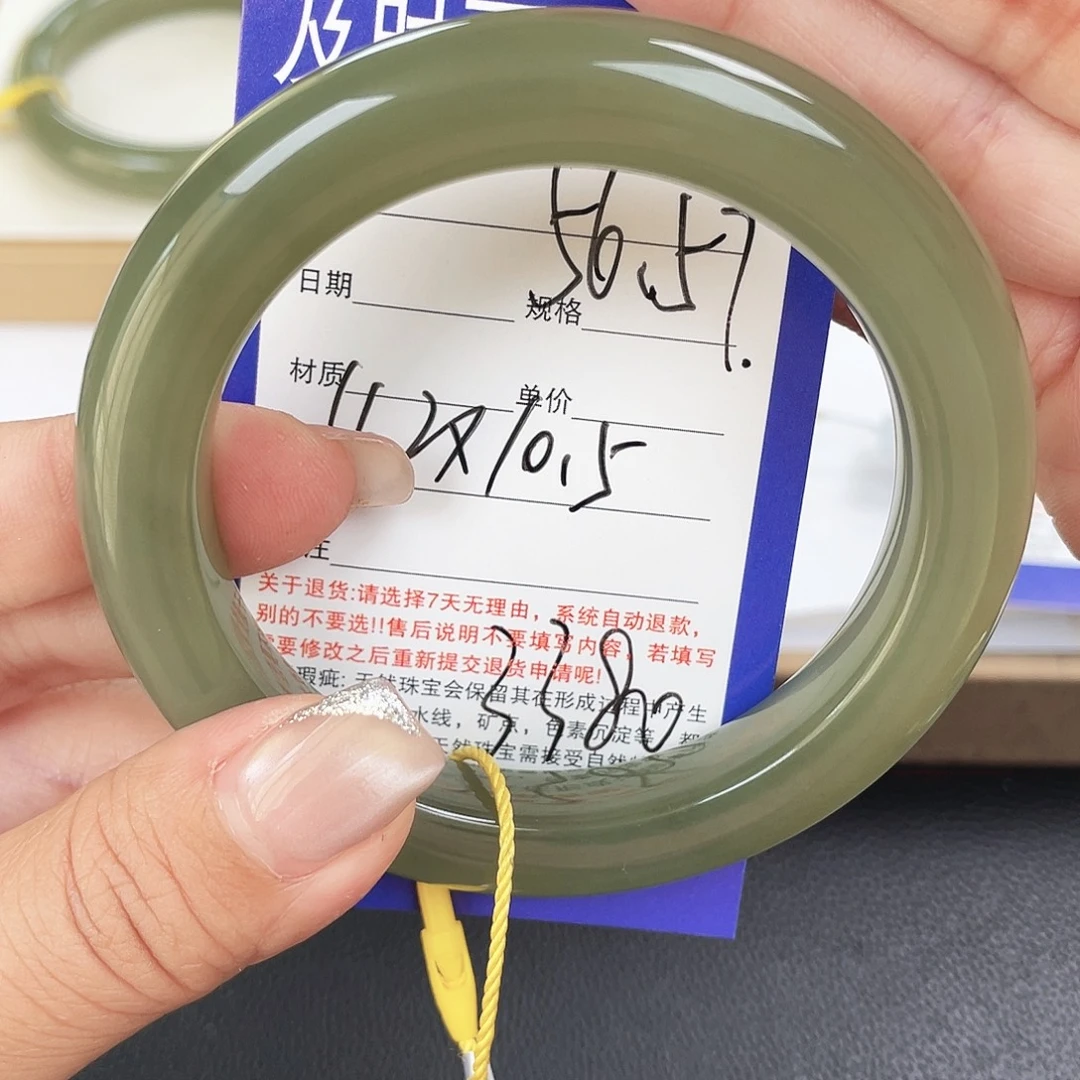 和田玉未镶嵌手镯