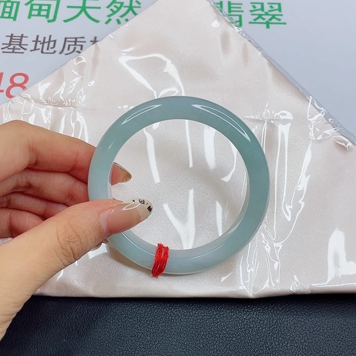 真***撒未镶嵌手镯翡翠冰蓝
